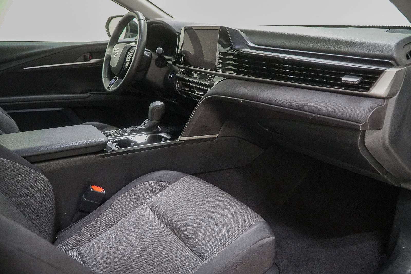Used 2025 Toyota Camry LE AWD/4WD image 34