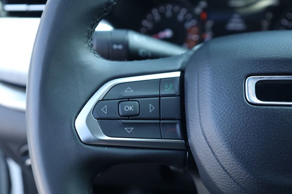 Used 2024 Jeep Compass Latitude image 23