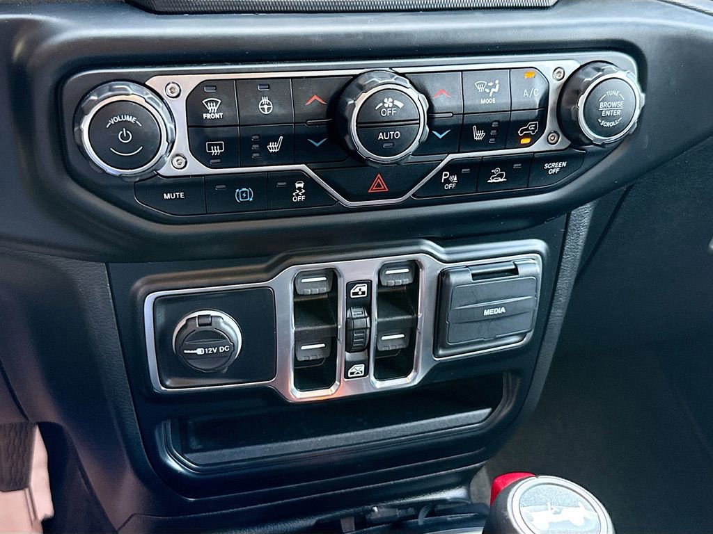 Used 2021 Jeep Wrangler Unlimited Sahara w/ Cold Weather Group image 17