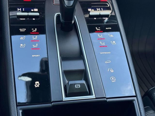 Used 2022 Porsche Macan Base image 24