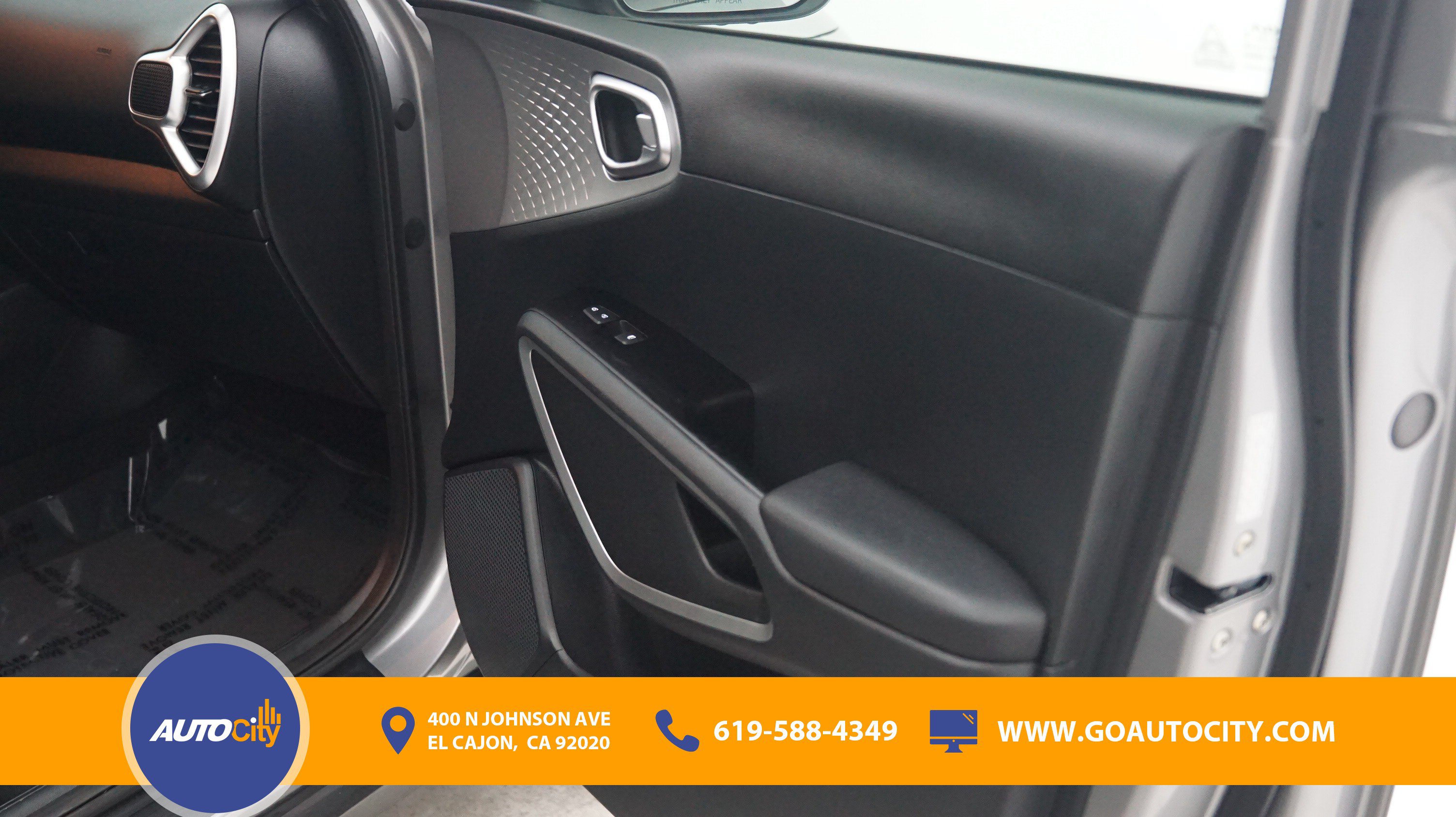 Used 2023 Kia Soul LX w/ LX Technology Package FWD image 16