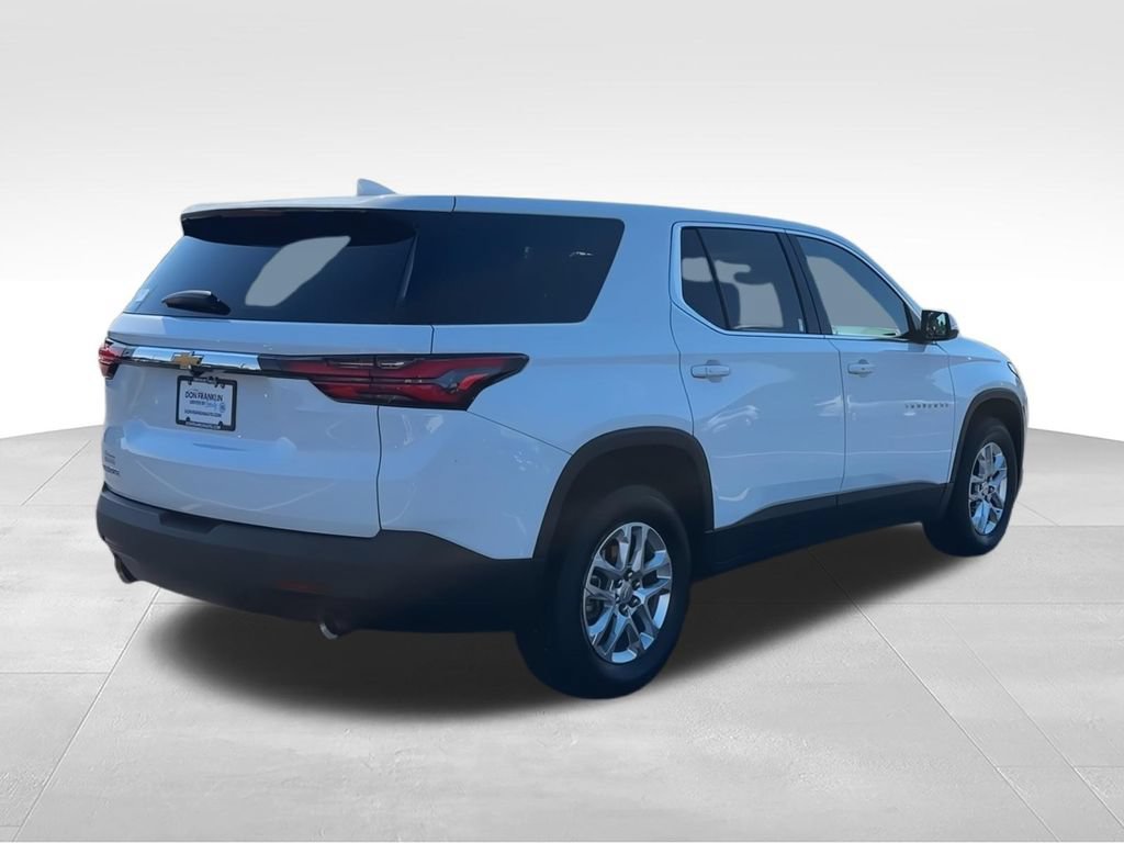 Used 2023 Chevrolet Traverse LS w/ Safety Package FWD image 8