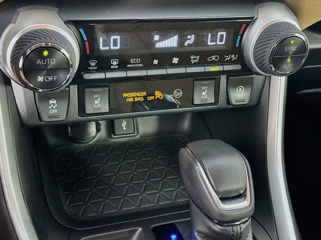 Used 2021 Toyota RAV4 XLE Premium image 20