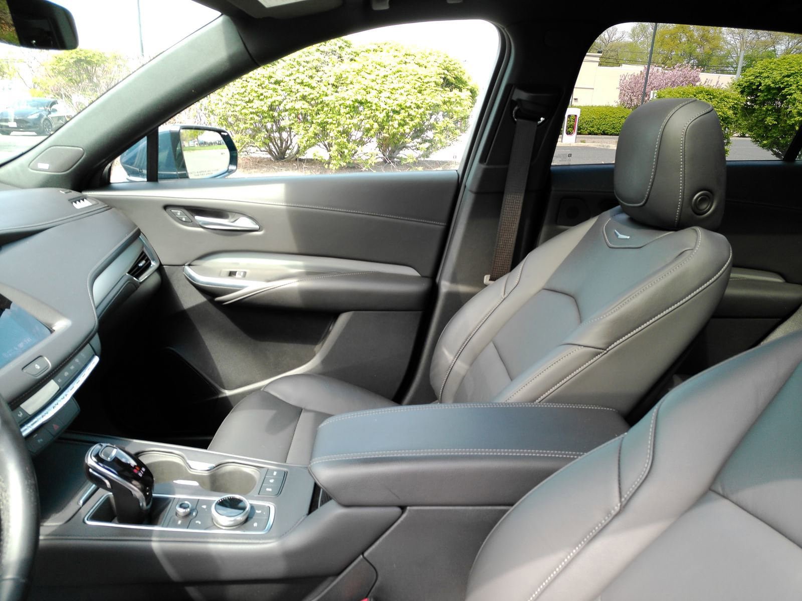 Certified 2022 Cadillac XT4 Premium Luxury w/ Safety Alert Package AWD/4WD image 10