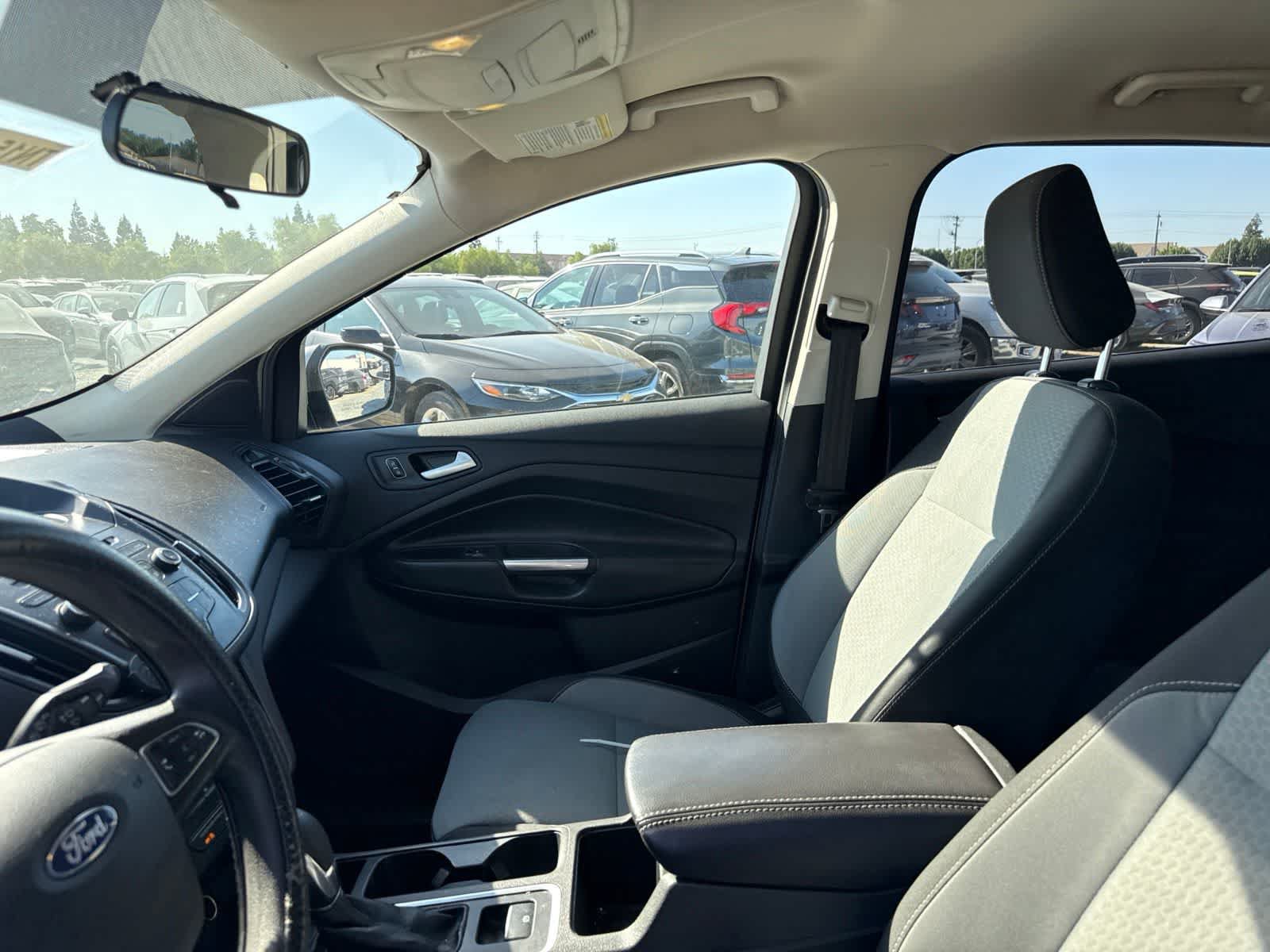 Used 2018 Ford Escape SE FWD image 21
