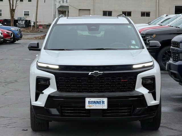 Used 2025 Chevrolet Traverse RS image 2