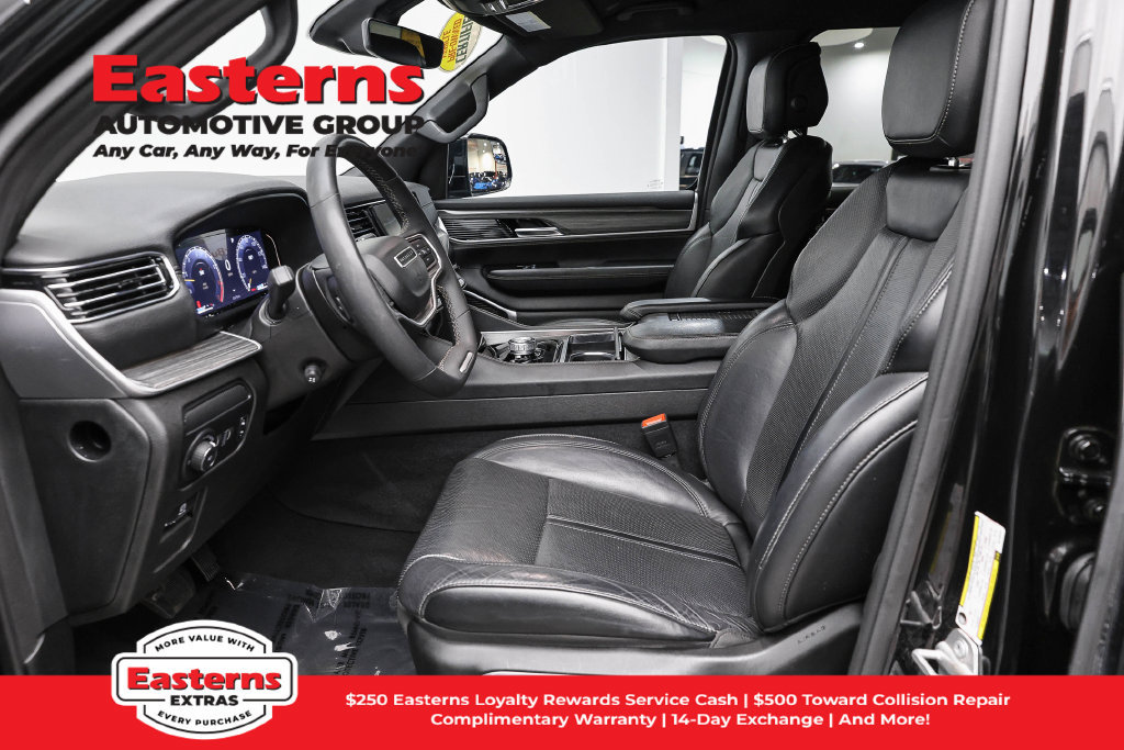 Used 2024 Jeep Wagoneer L Series II RWD image 15