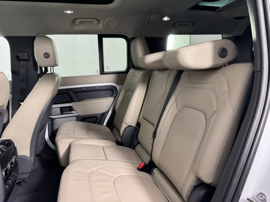 Used 2024 Land Rover Defender 130 S image 27