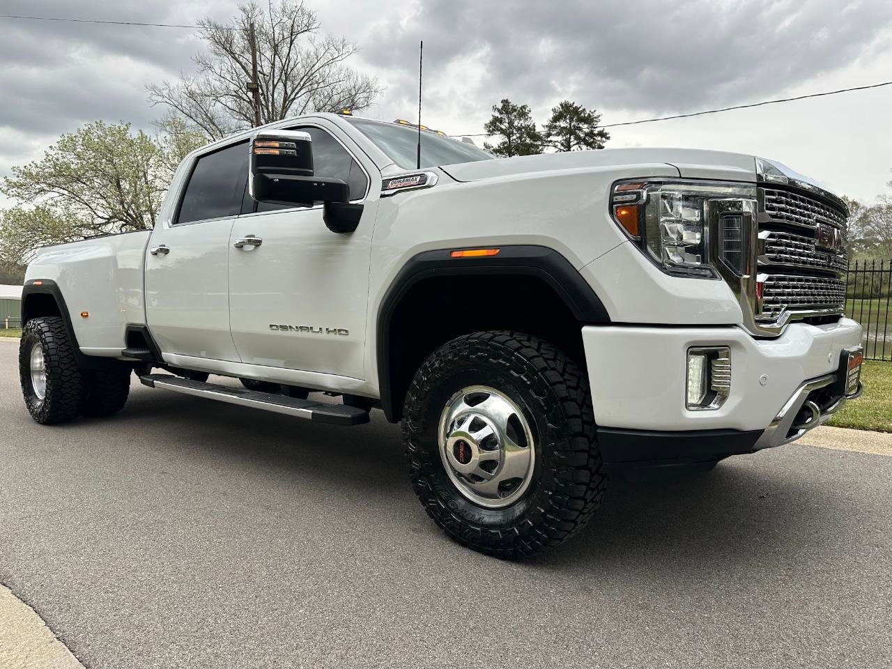 Used 2022 GMC Sierra 3500 Denali image 3