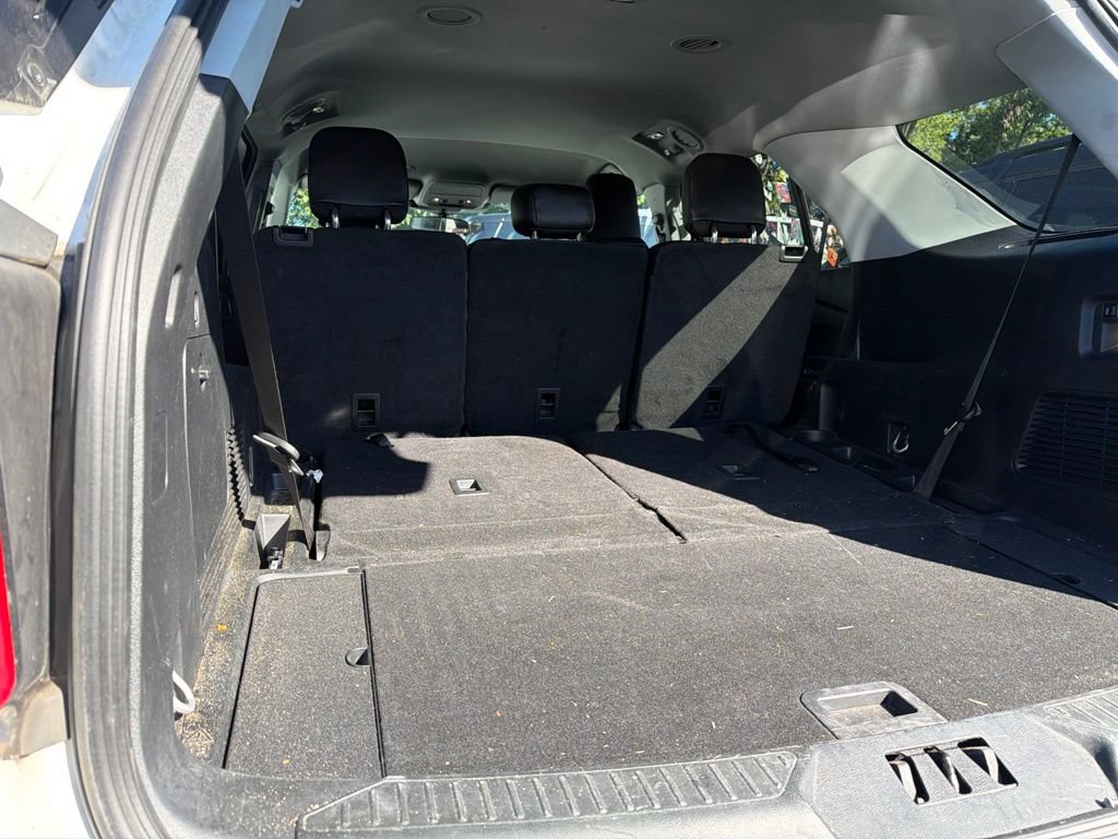 Used 2023 Ford Explorer XLT w/ Equipment Group 202A AWD/4WD image 7