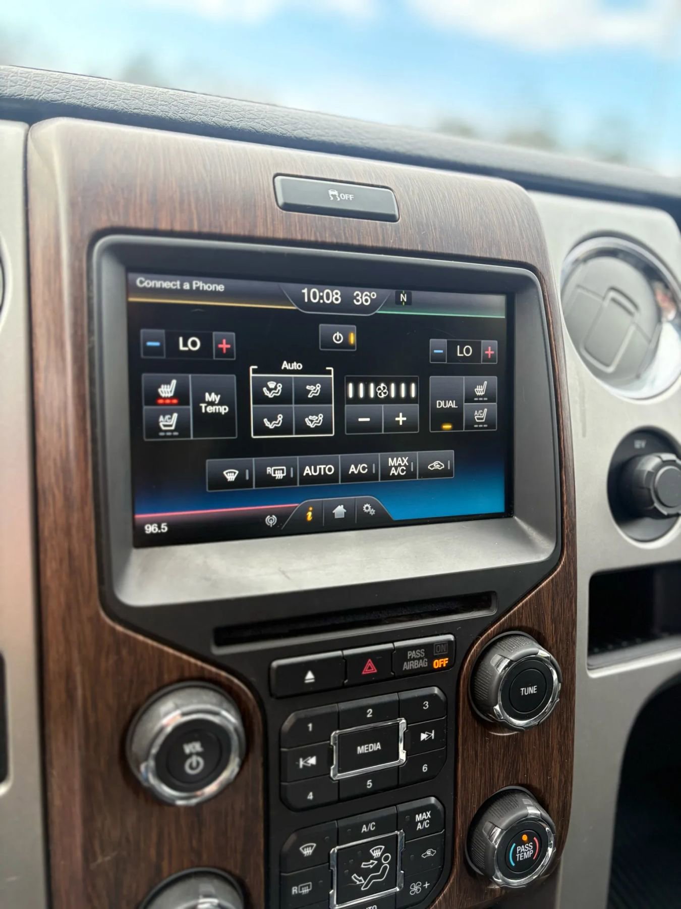 Used 2014 Ford F150 Lariat w/ Equipment Group 502A Luxury image 42