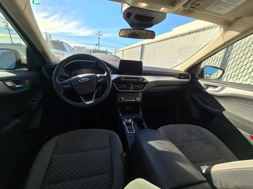 Used 2020 Ford Escape SE image 18