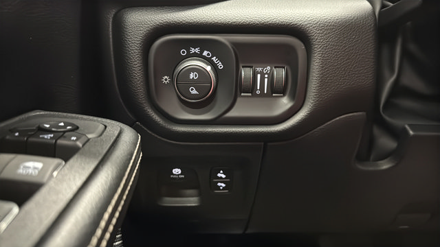 Used 2025 RAM 1500 Laramie w/ Sport Appearance Package AWD/4WD image 30