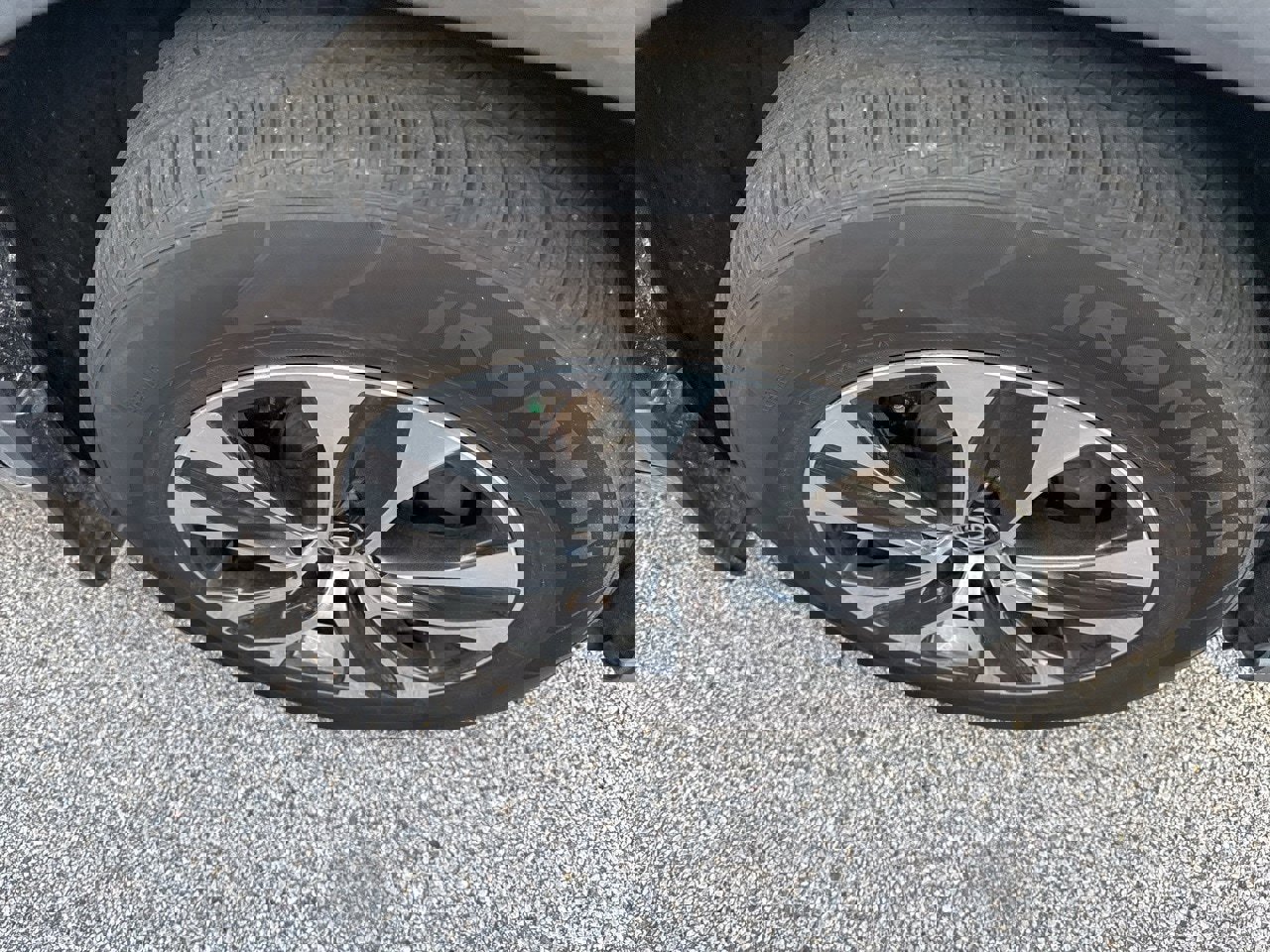 Used 2021 Toyota Highlander XLE image 13