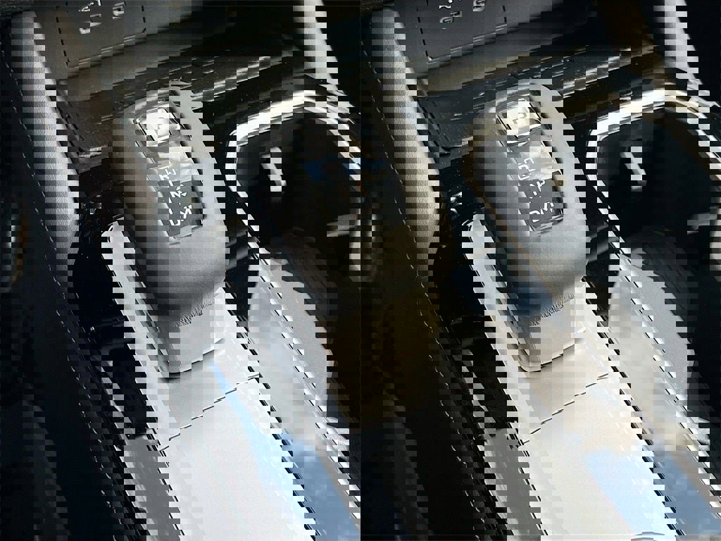 New 2025 Mitsubishi Outlander SE image 16