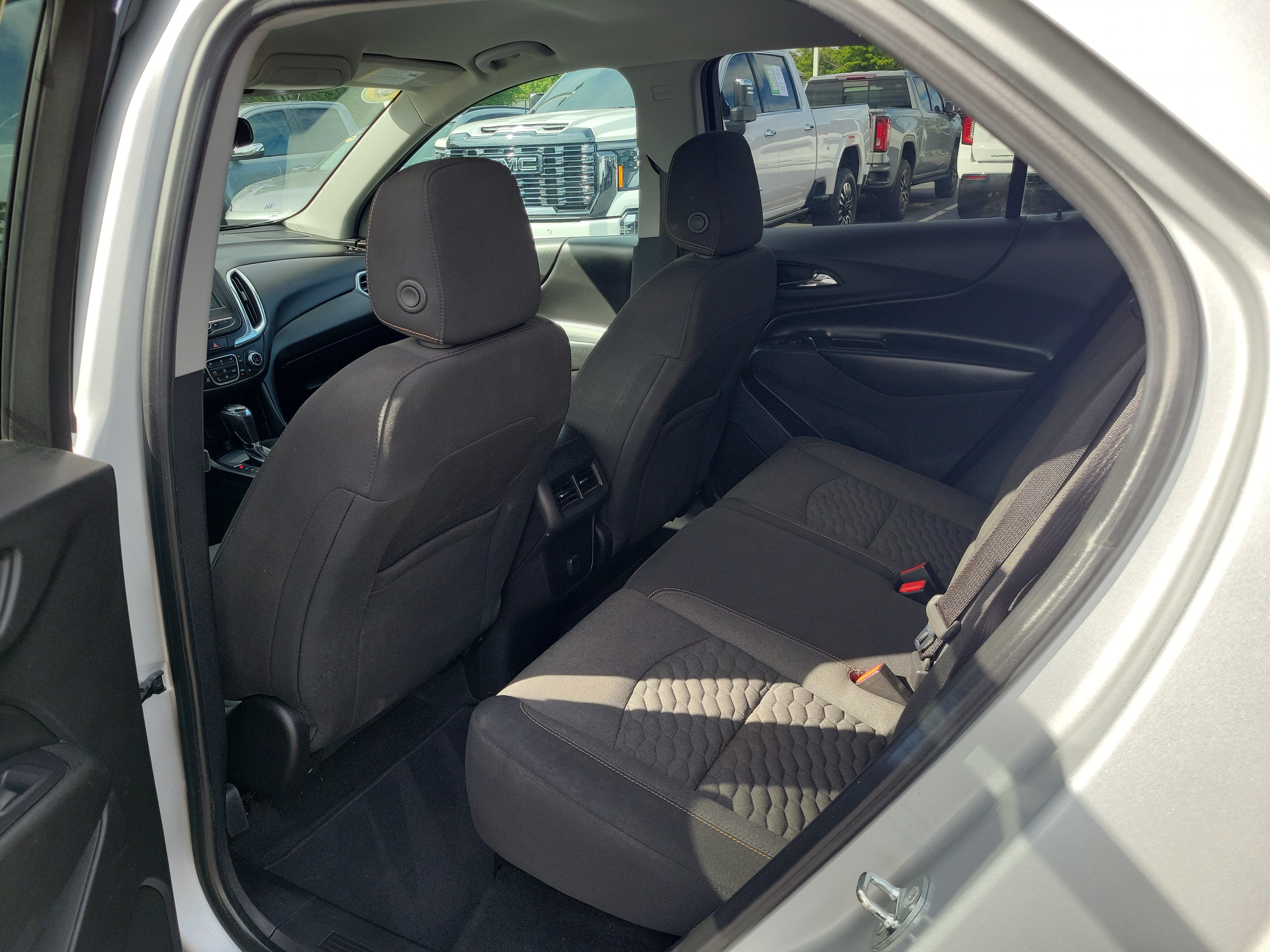 Used 2018 Chevrolet Equinox LT FWD image 13