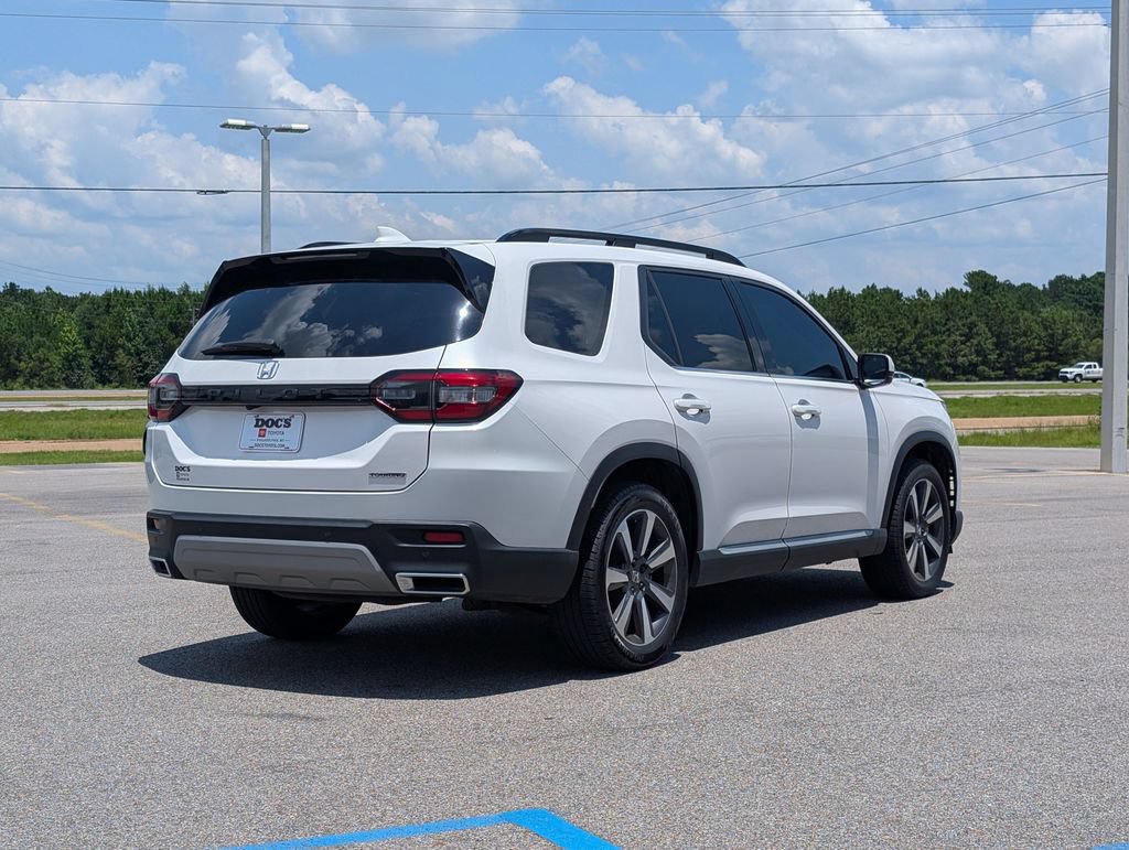 Used 2025 Honda Pilot Touring image 5