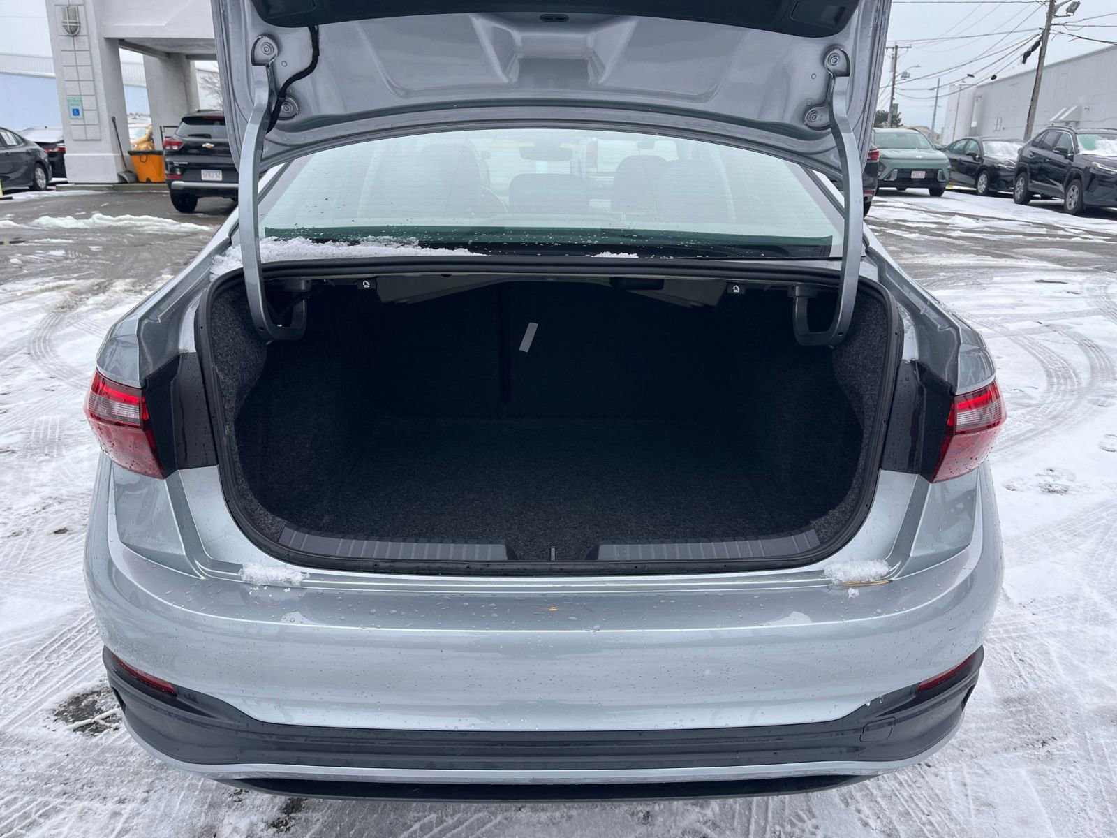 Used 2025 Volkswagen Jetta SE image 28