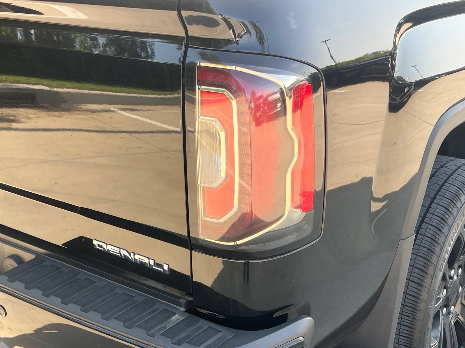 Used 2017 GMC Sierra 1500 Denali w/ Denali Ultimate Package AWD/4WD image 15