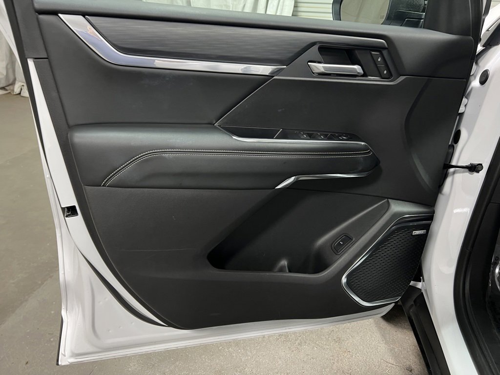 Used 2025 GMC Acadia Elevation image 24