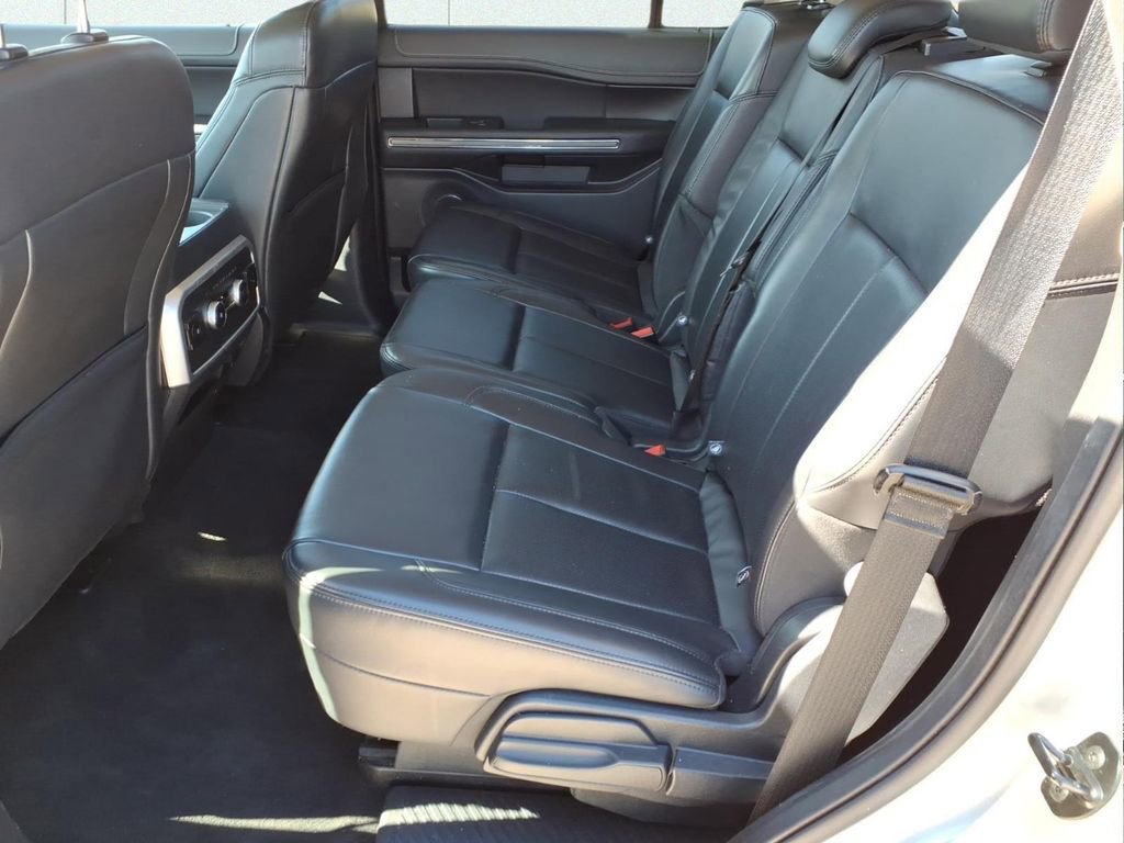 Used 2024 Ford Expedition XLT image 12