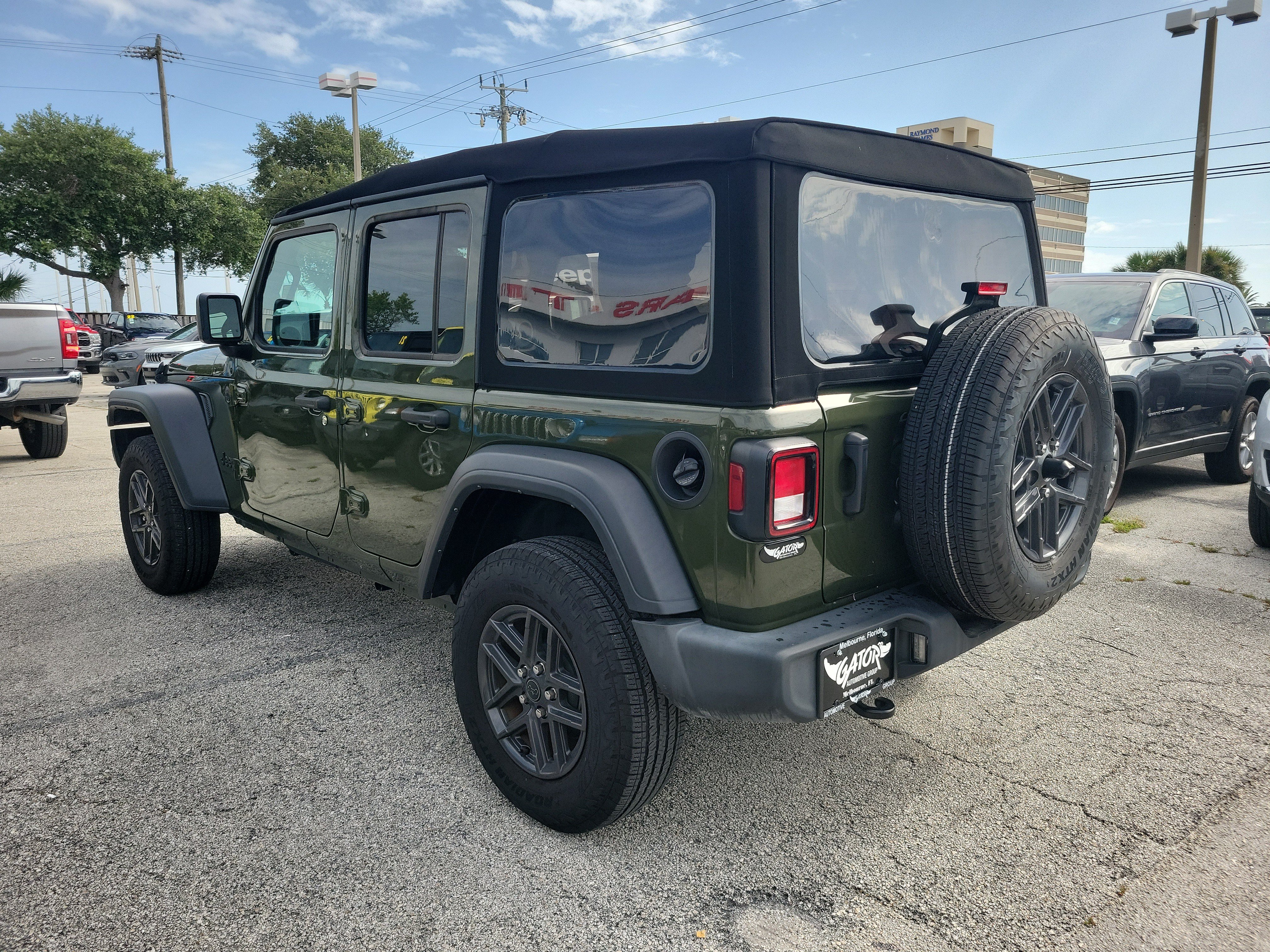 Used 2024 Jeep Wrangler Unlimited Sport AWD/4WD image 3