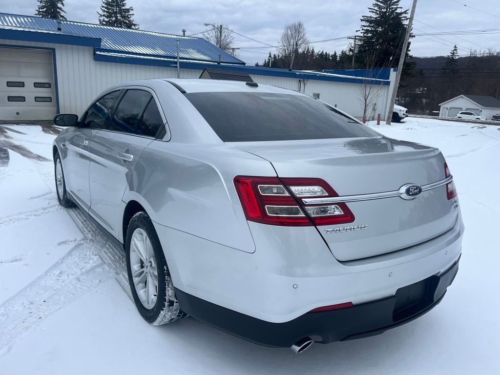 Used 2019 Ford Taurus SEL image 10