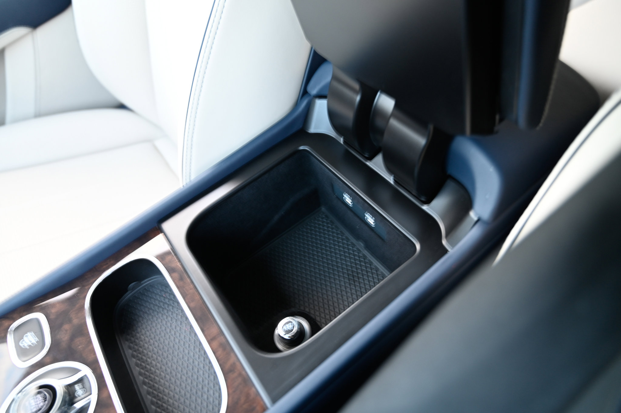 Used 2022 Bentley Bentayga image 32