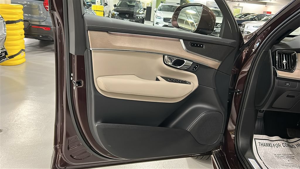 Used 2026 Volvo XC90 B6 Plus w/ Protection Package AWD/4WD image 9
