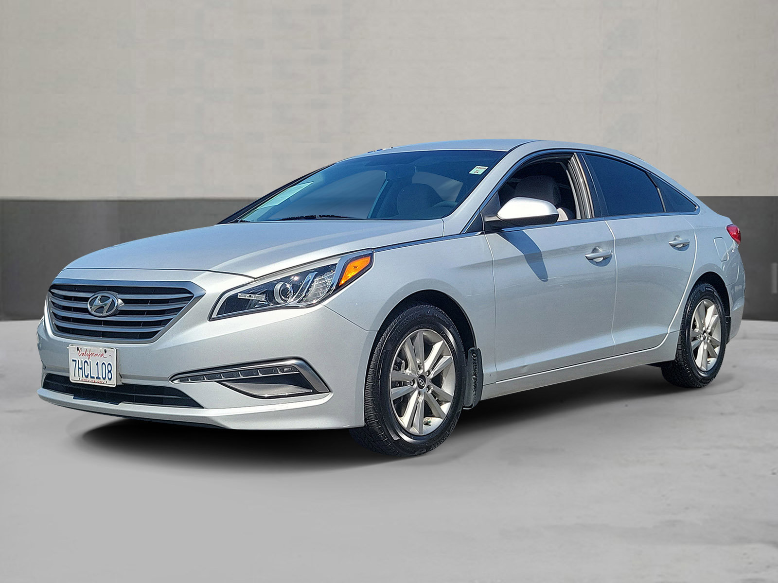 Used 2015 Hyundai Sonata SE w/ Option Group 02 image 1