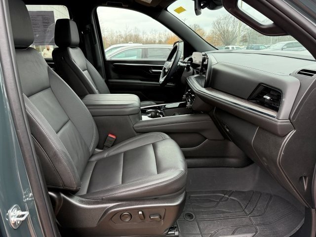 Used 2025 Chevrolet Tahoe Z71 w/ Comfort Package image 26