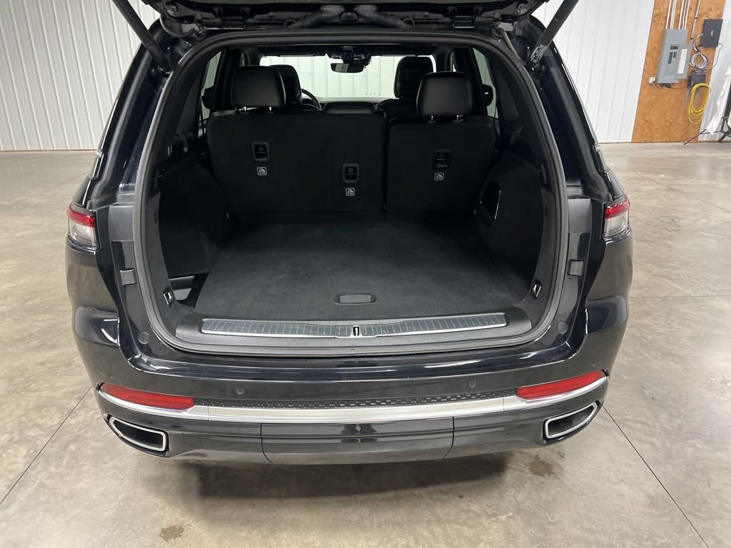 Used 2023 Jeep Grand Cherokee Summit AWD/4WD image 12