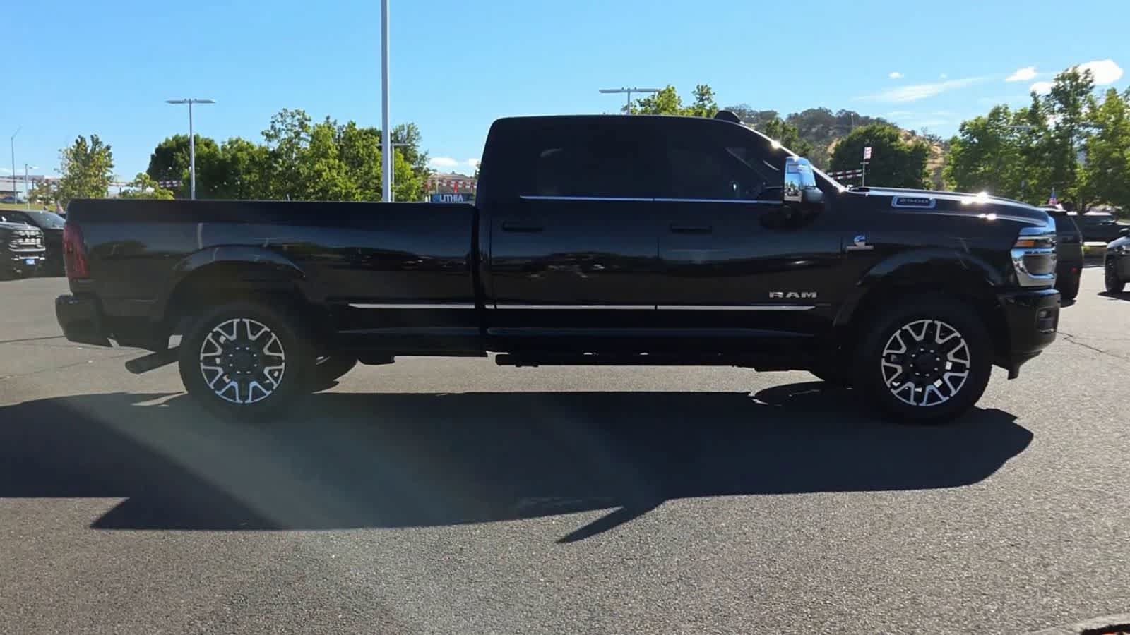 Used 2025 RAM 2500 Limited AWD/4WD image 9