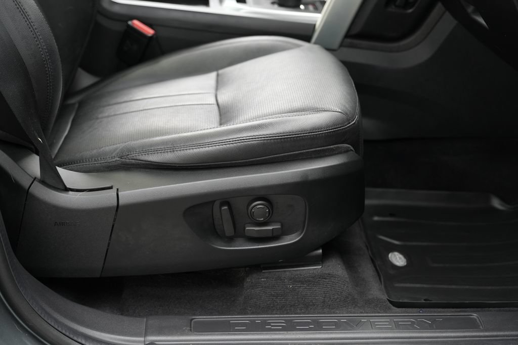 Used 2019 Land Rover Discovery Sport AWD/4WD image 35