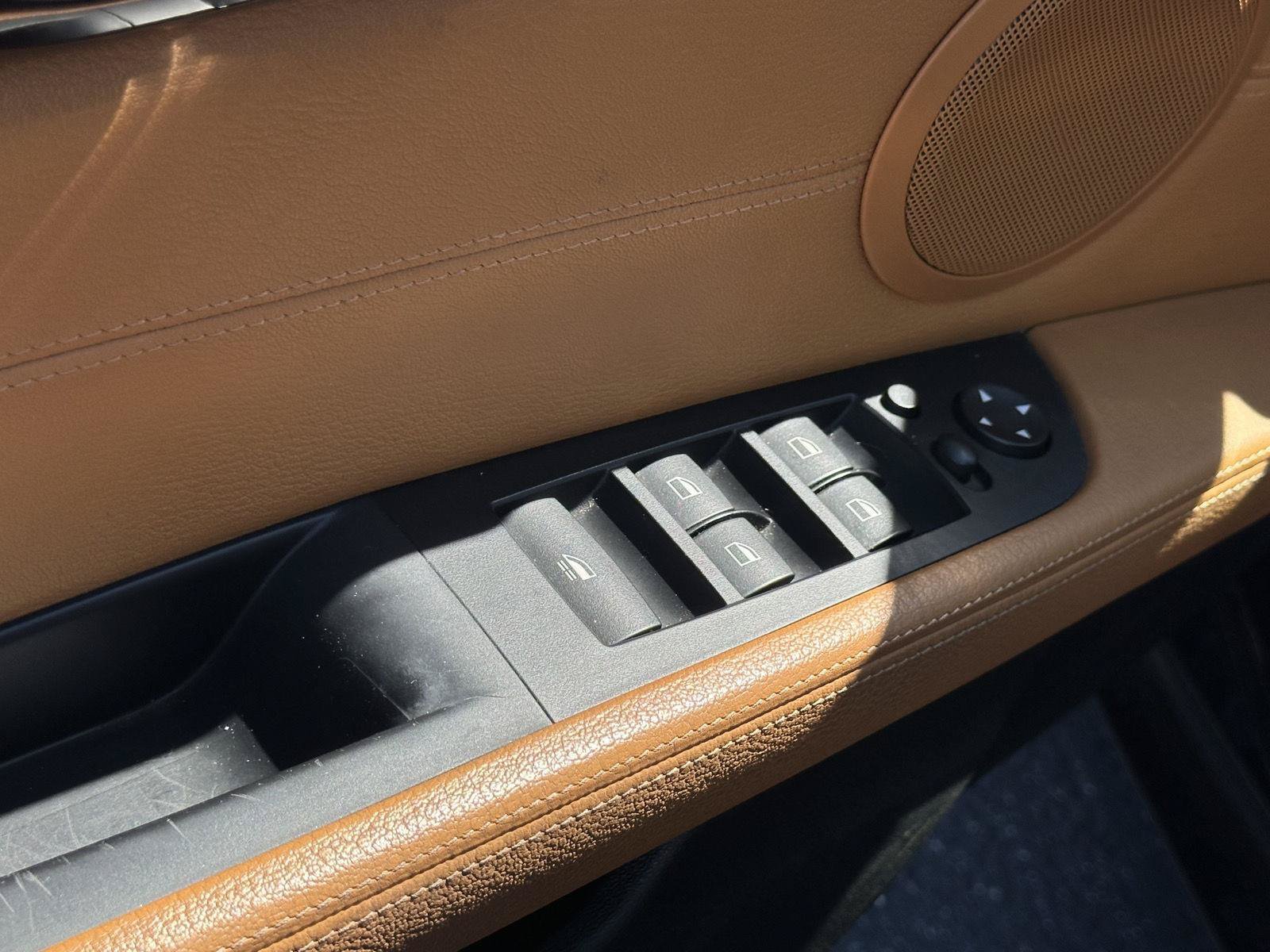 Used 2011 BMW Z4 sDrive30i RWD image 13