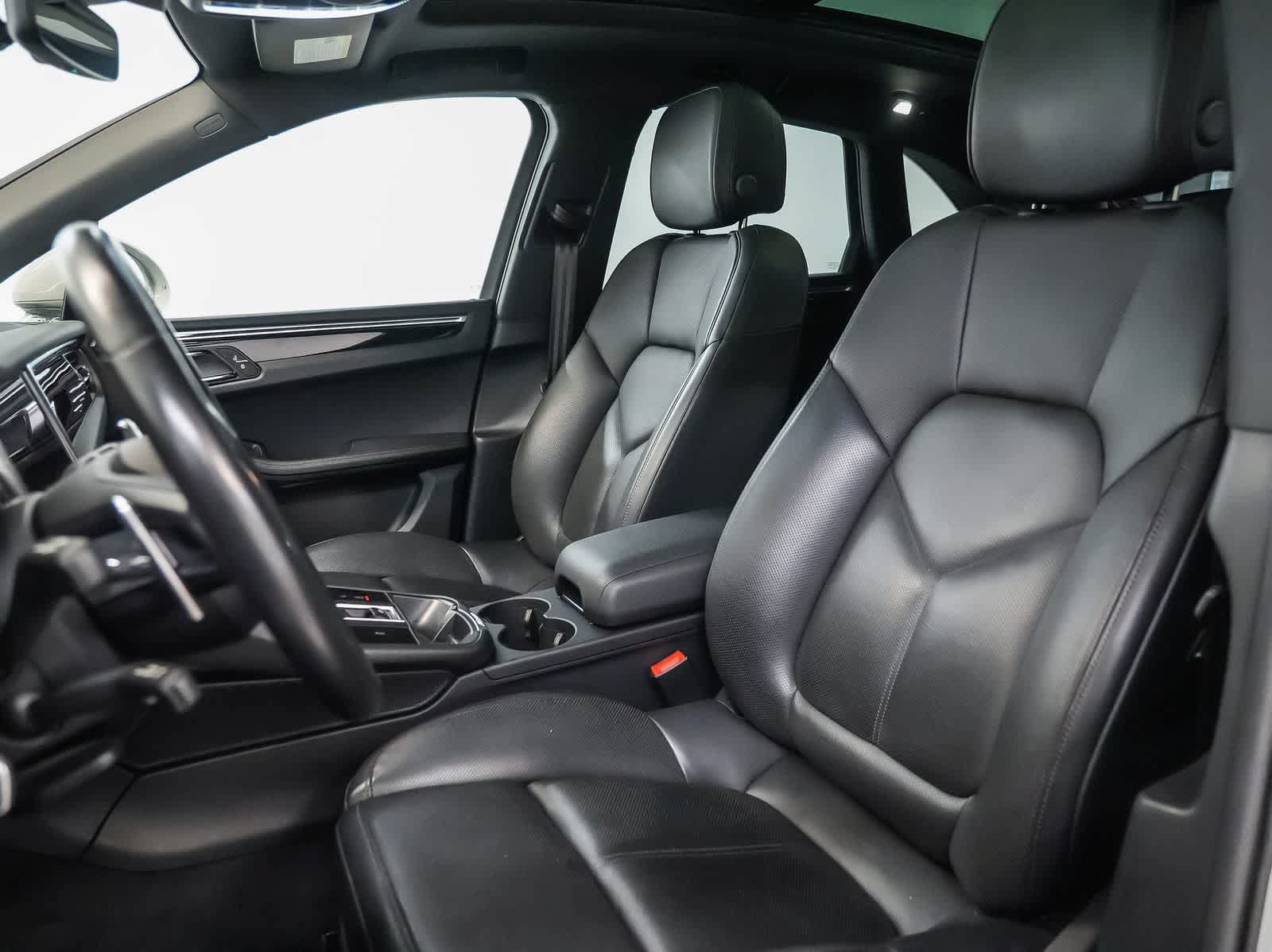 Certified 2024 Porsche Macan S AWD/4WD image 5