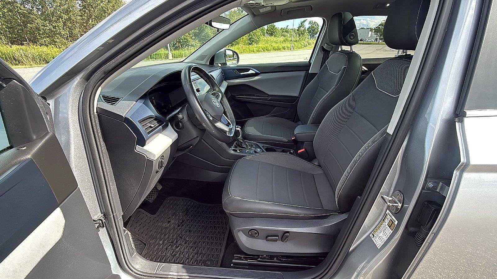 Used 2023 Volkswagen Taos SE w/ Panoramic Sunroof Package AWD/4WD image 24