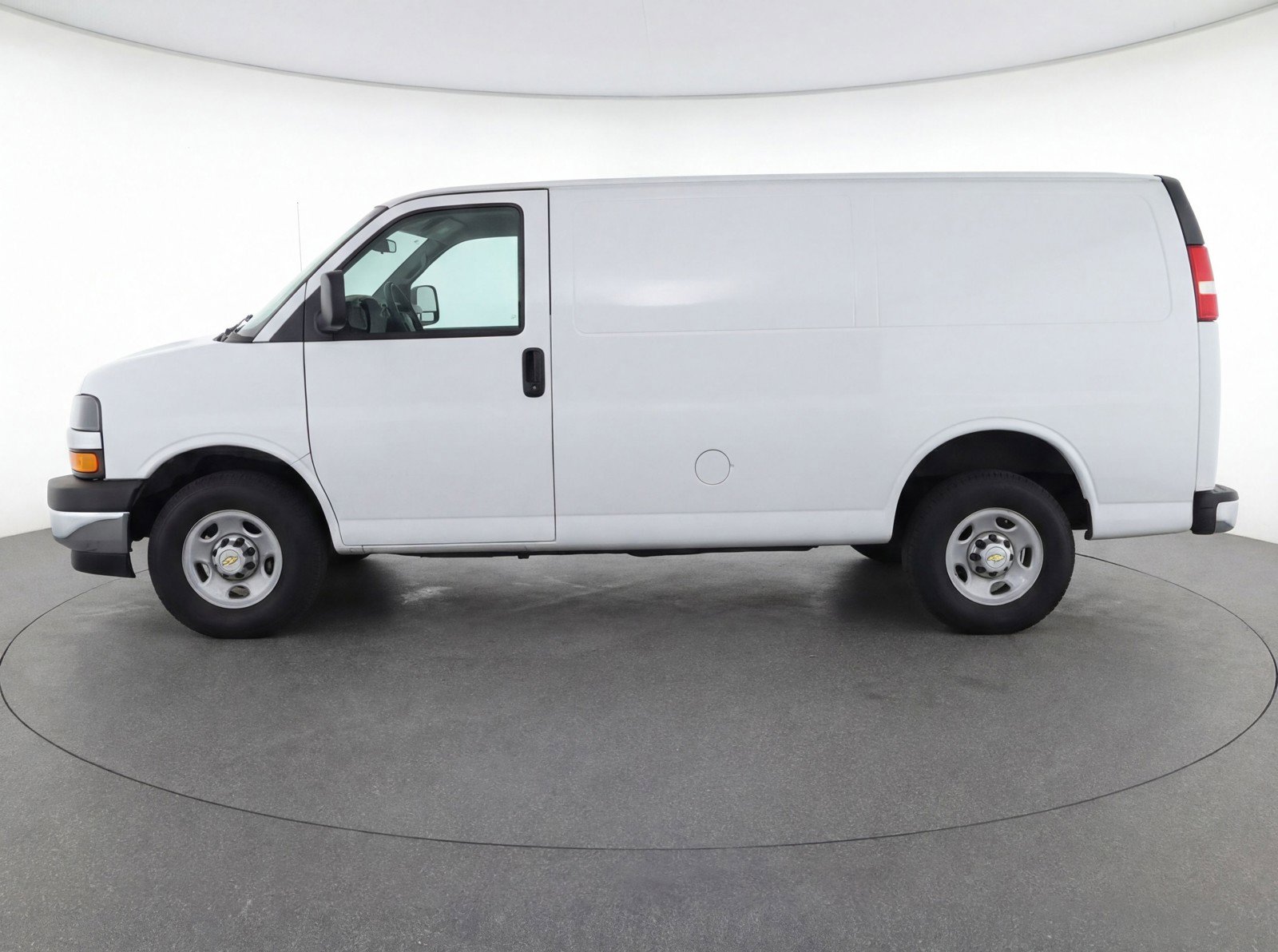Used 2025 Chevrolet Express 3500 LT w/ LT Preferred Equipment Group image 5