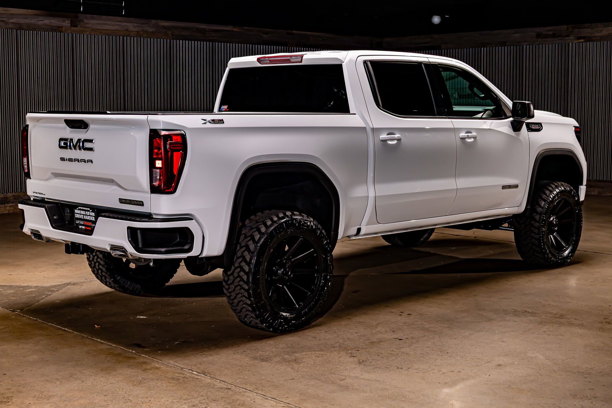 Used 2023 GMC Sierra 1500 Elevation w/ X31 Off-Road Package AWD/4WD image 10