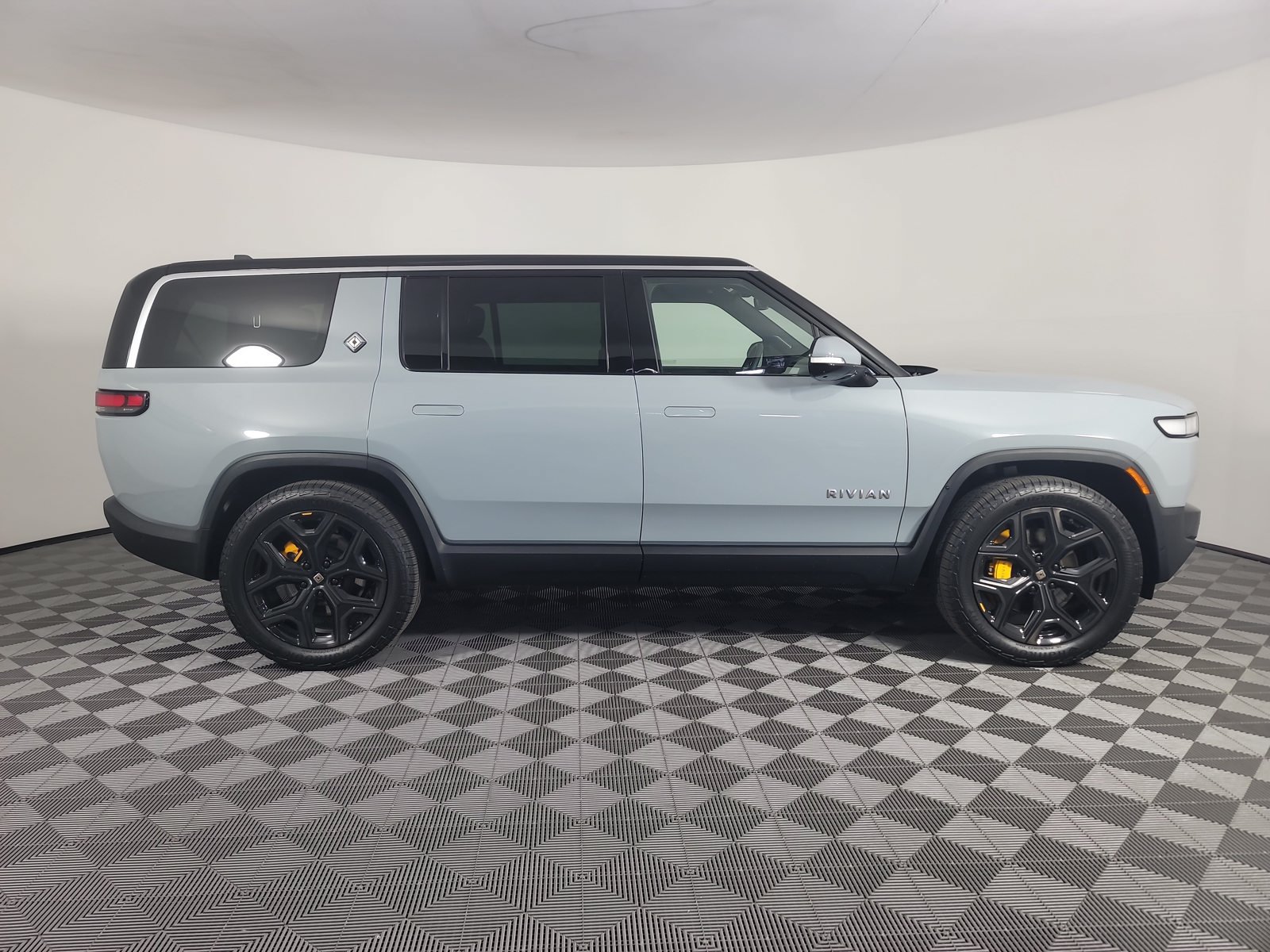 Used 2022 Rivian R1S Launch Edition Quad AWD/4WD image 6