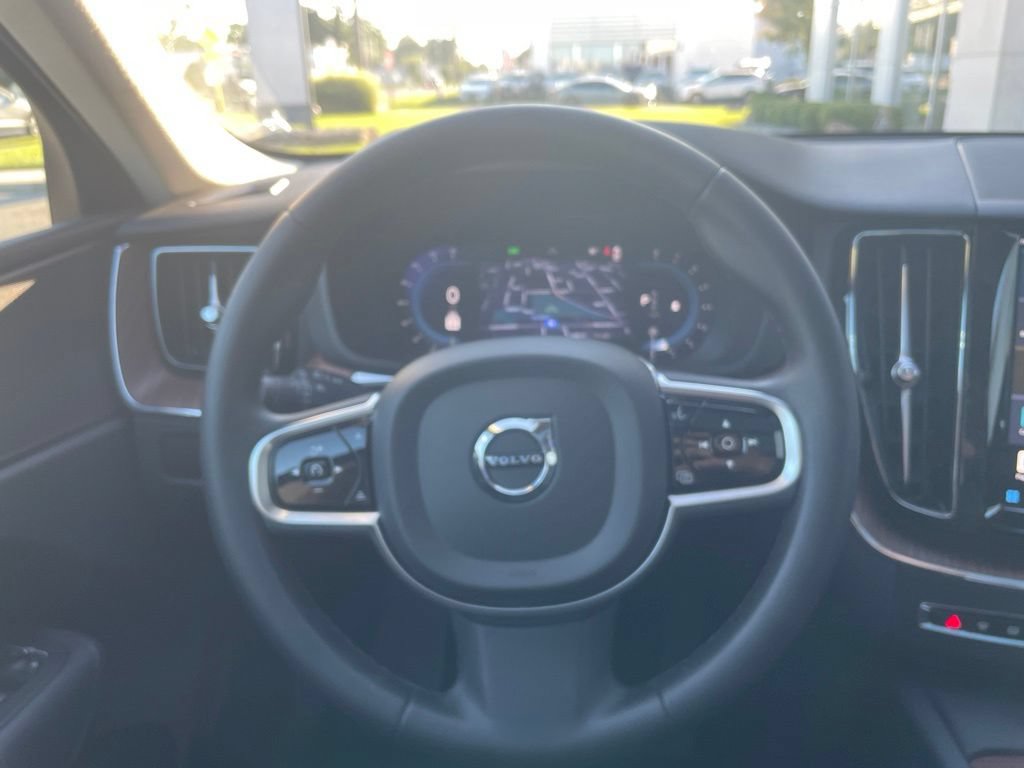 Used 2024 Volvo XC60 B5 Plus AWD/4WD image 18