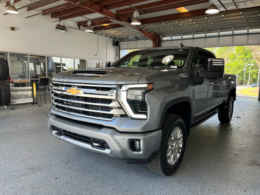Used 2024 Chevrolet Silverado 2500 High Country w/ High Country Premium Package AWD/4WD image 4
