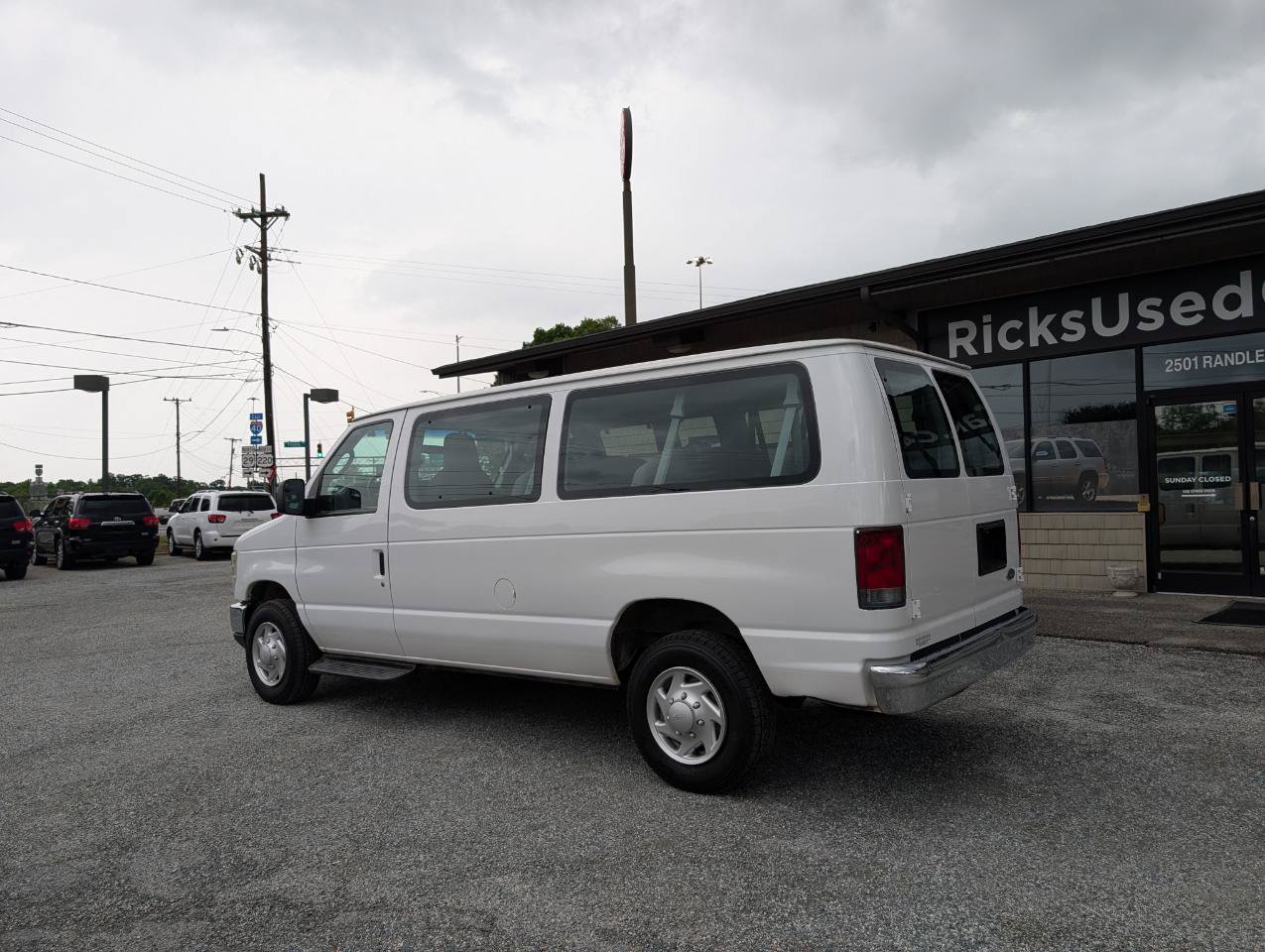 Used 2013 Ford E-350 and Econoline 350 XLT RWD image 7