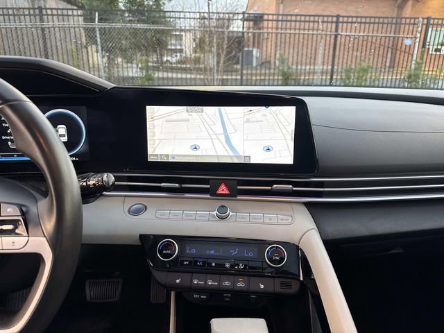 Used 2025 Hyundai Elantra Limited image 24