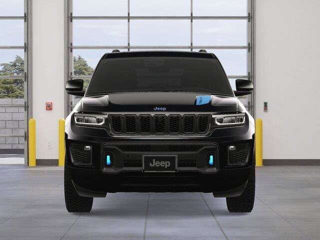 New 2024 Jeep Grand Cherokee Trailhawk w/ Advanced Protech Group II AWD/4WD image 12