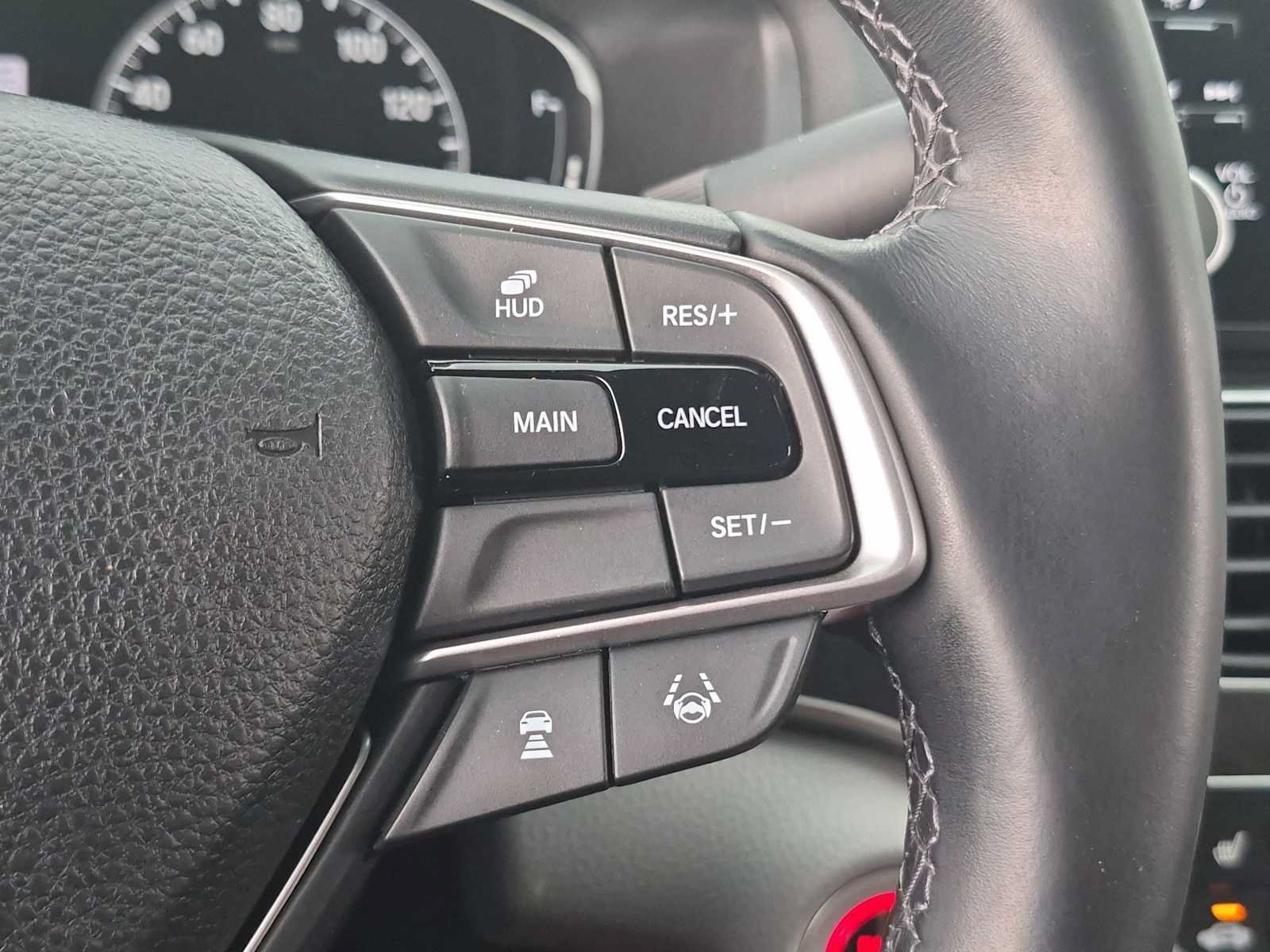Used 2018 Honda Accord Touring image 25