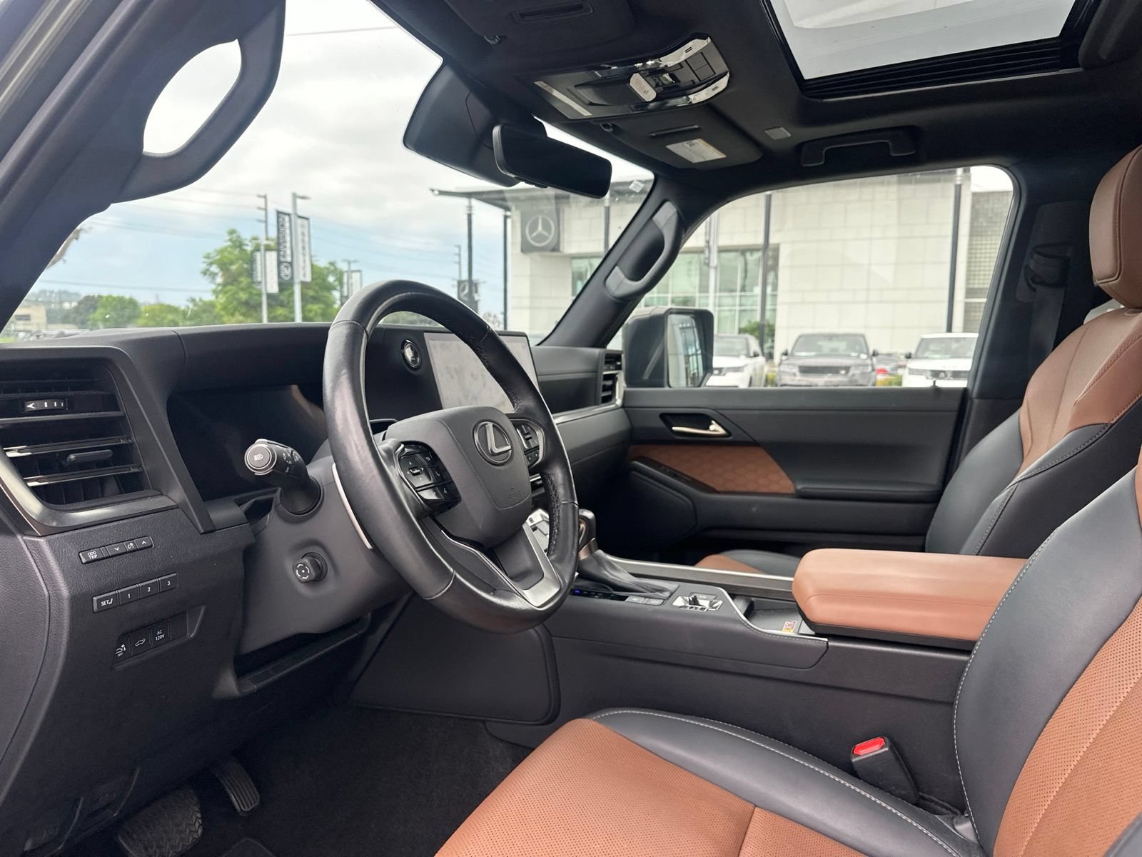 Used 2024 Lexus GX 550 w/ Accessory Package (Z1) AWD/4WD image 9