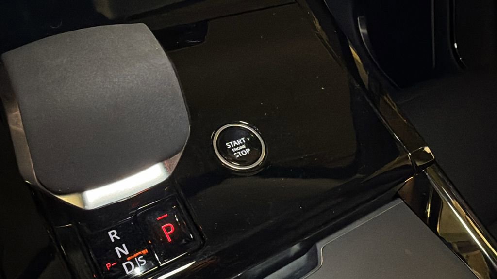 Used 2024 Land Rover Range Rover Sport SE image 29