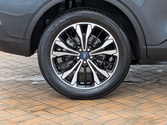 Certified 2022 Ford Escape SE w/ SE Sport Appearance Package image 9