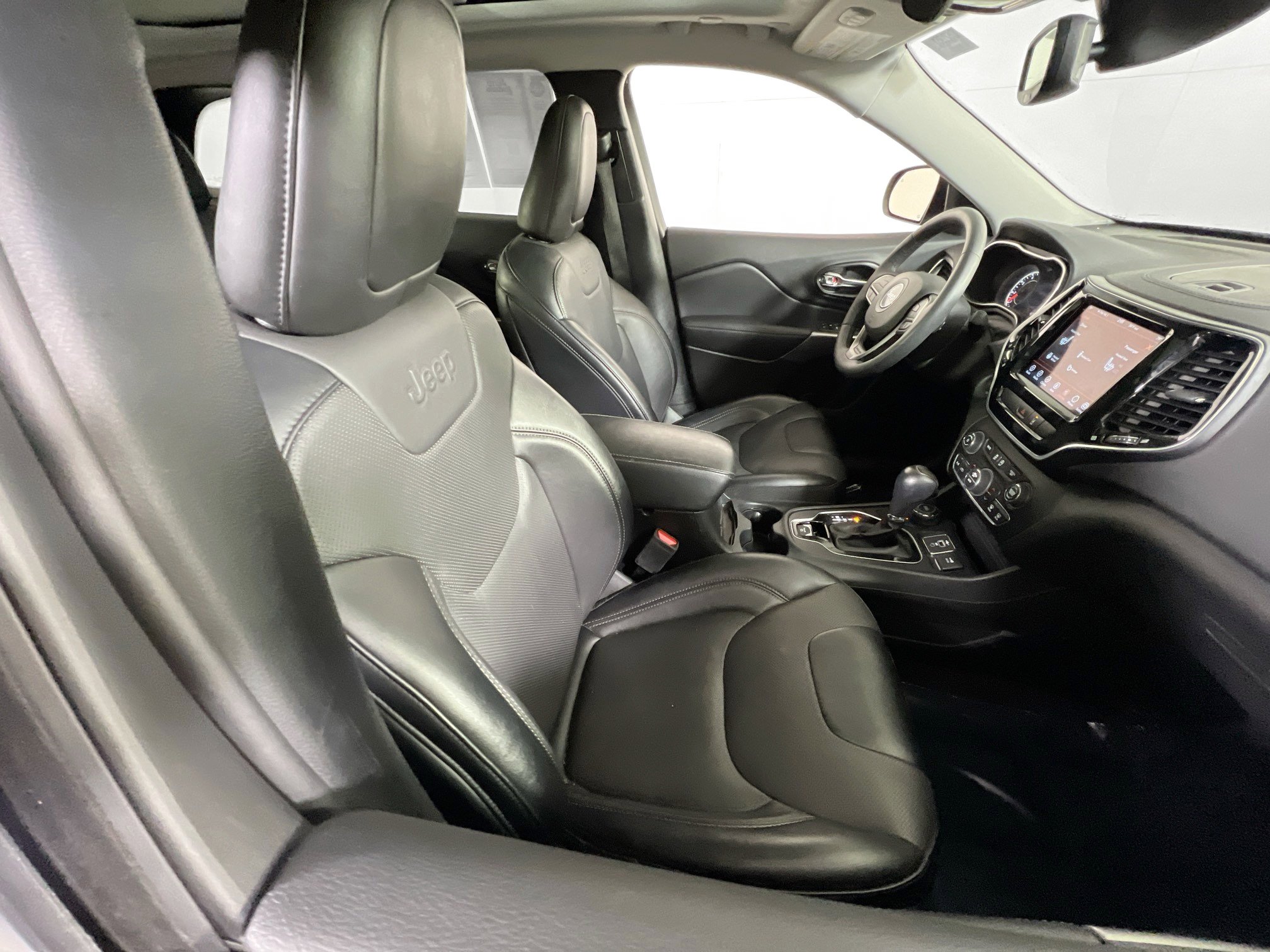 Used 2022 Jeep Cherokee Limited image 27